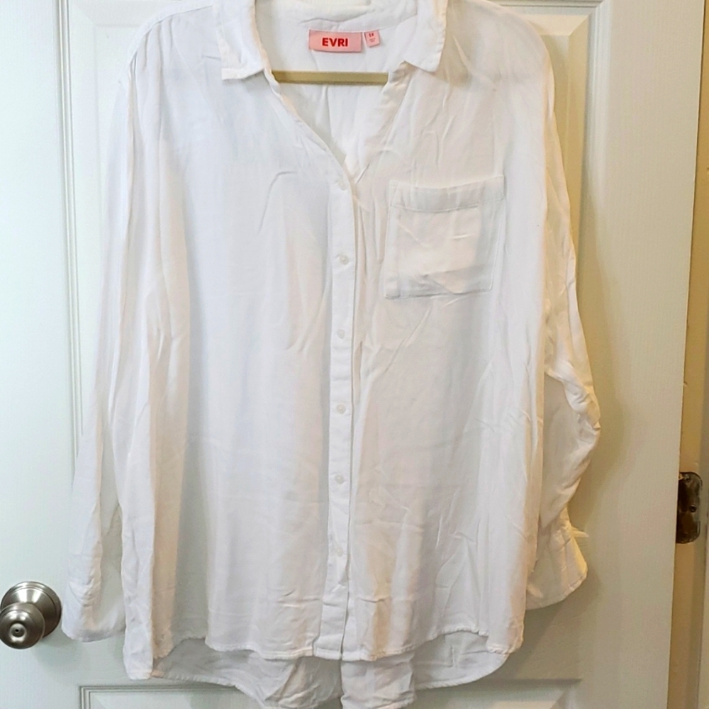 EVRI Woman's Plus White Button down shirt 1X